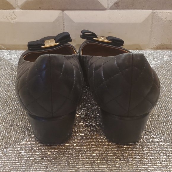 SOLD!!! FERRAGAMO "Vara" Quilted Pumps - Size 10 - Picture 4 of 9